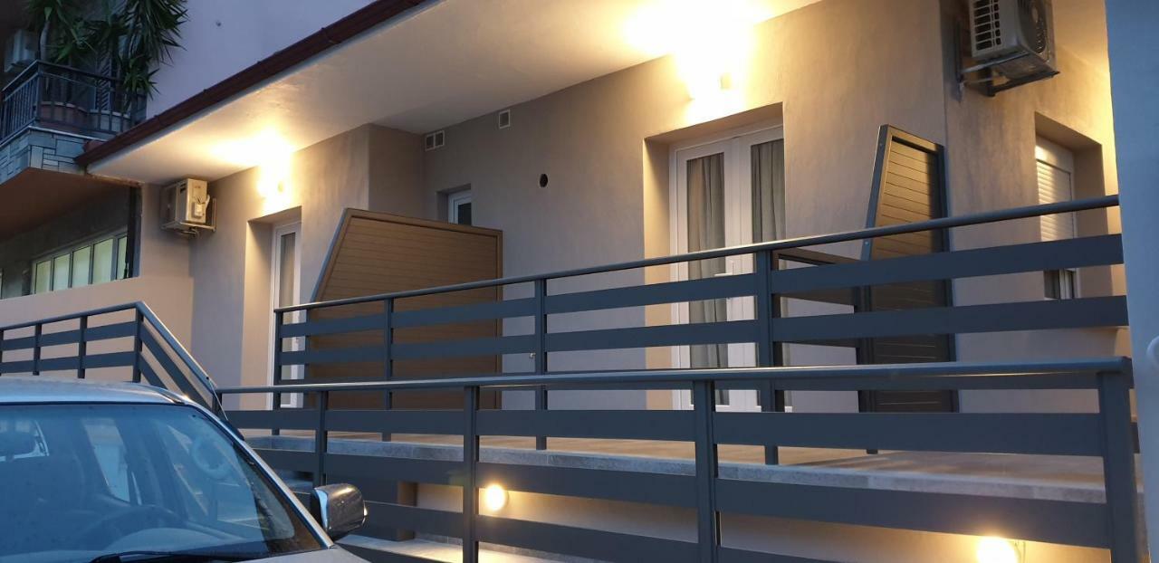 Chriselia 2 Apartment Nea Roda Exterior photo